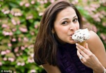 Shop-told-to-stop-selling-cicada-flavour-ice-cream-300x207.jpg
